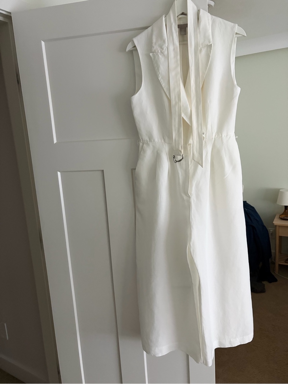 H&M White Sleeveless jumpsuit with belt